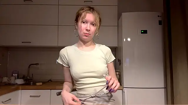 ElfriedaZwack online show from December 18, 2025, 2:43 pm