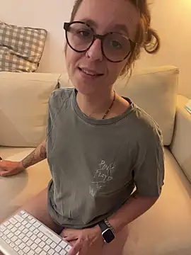 KnotBabe online show from February 25, 2026, 4:12 am