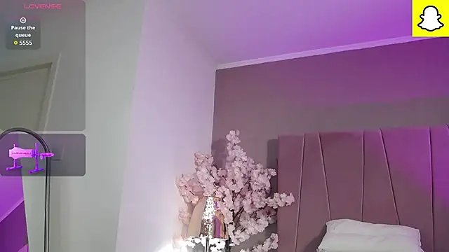 Snapshot of DeniseSun chatting on February 4, 2026, 4:18 am DeniseSun online show from February 4, 2026, 4:18 am