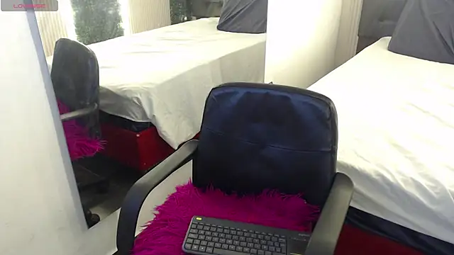 mia violet8 online show from December 14, 2025, 1:56 am