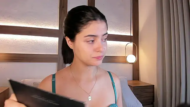 SarhaVega online show from March 29, 2026, 12:51 pm