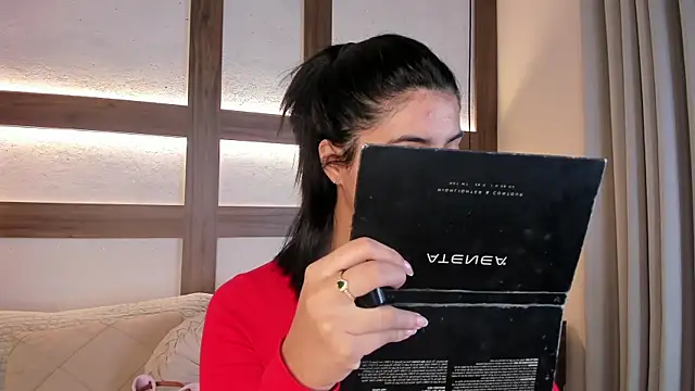 SarhaVega online show from April 10, 2026, 1:29 pm