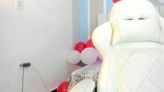 Snapshot of mask_red_girl chatting on February 23, 2026, 12:39 pm mask red girl online show from February 23, 2026, 12:39 pm