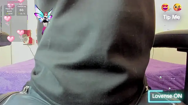 mask red girl online show from December 3, 2025, 1:10 pm