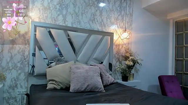 Mysterius Woman online show from December 5, 2025, 12:59 pm