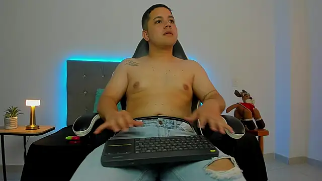 Snapshot of bry_hill chatting on November 28, 2025, 1:22 pm bry hill online show from November 28, 2025, 1:22 pm