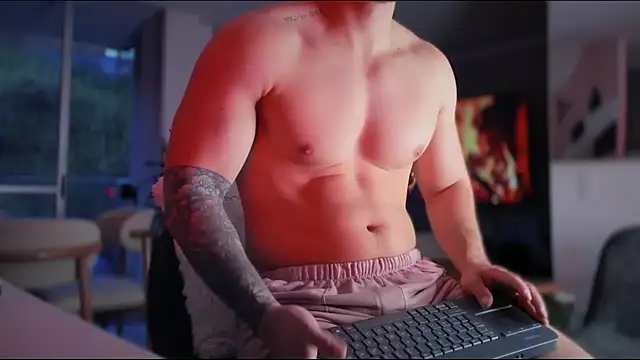 Valenthino Salvatore online show from February 19, 2026, 11:12 pm