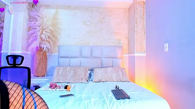 BritneyCortz  online show from February 3, 2026, 10:04 pm