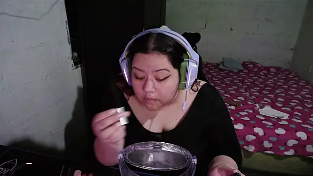 OppaichanUwU online show from December 2, 2025, 1:06 am