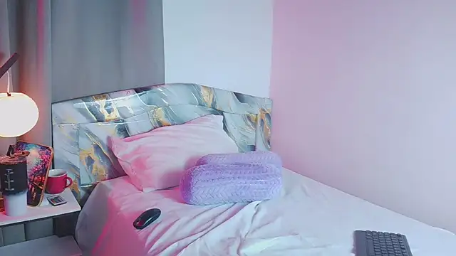 Snapshot of EmmaDembers chatting on November 29, 2025, 6:52 pm EmmaDembers online show from November 29, 2025, 6:52 pm