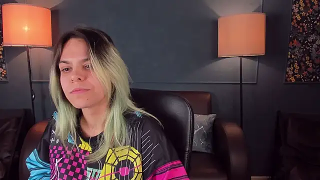 LiraBelle online show from November 22, 2025, 4:44 am