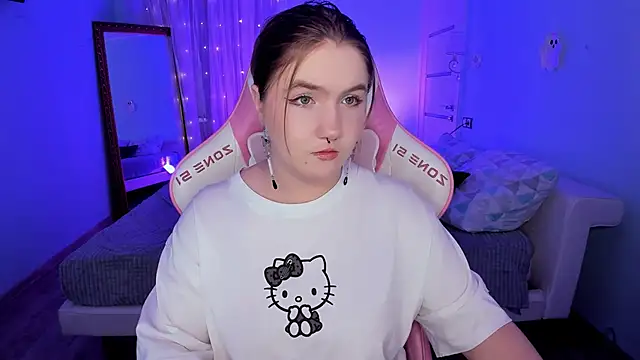 Snapshot of lovelyy_julia chatting on December 2, 2025, 8:27 am lovelyy julia online show from December 2, 2025, 8:27 am