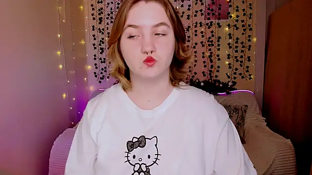 lovelyy julia online show from December 20, 2025, 6:05 am