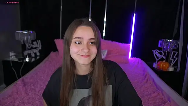 TinyNatalie online show from November 26, 2025, 3:01 pm