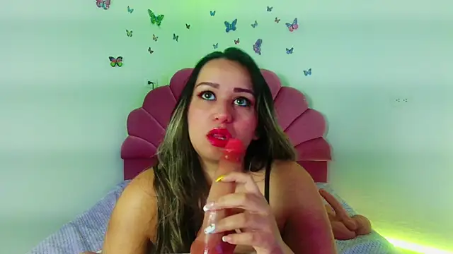 paula brausin  online show from November 30, 2025, 1:23 pm