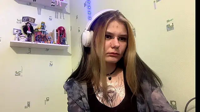 TraceeSchutt online show from January 14, 2026, 8:34 pm