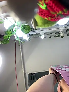 Kitty Bms  online show from December 18, 2025, 7:07 pm