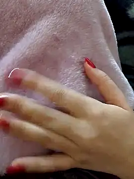 Snapshot of yasmine_x chatting on December 3, 2025, 5:56 pm yasmine x online show from December 3, 2025, 5:56 pm