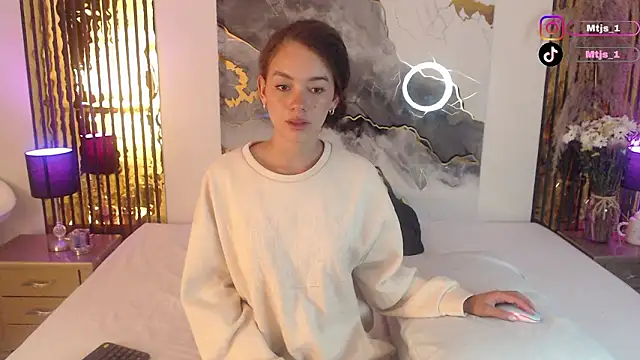 Snapshot of MiticaBrennet_ chatting on February 28, 2026, 6:24 am MiticaBrennet online show from February 28, 2026, 6:24 am