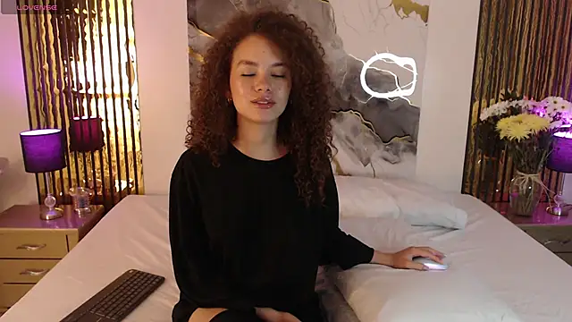 Snapshot of MiticaBrennet_ chatting on February 3, 2026, 6:22 am MiticaBrennet online show from February 3, 2026, 6:22 am