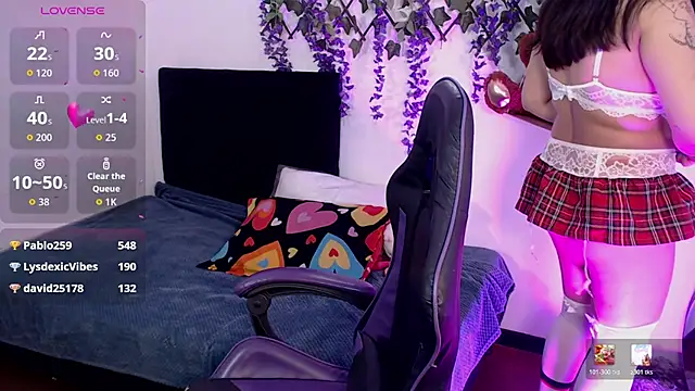 dulcinea77gp online show from April 18, 2026, 3:53 am