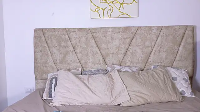 Snapshot of MiaBlumm_ chatting on December 2, 2025, 11:45 am MiaBlumm online show from December 2, 2025, 11:45 am