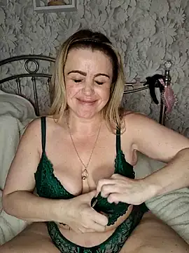 Snapshot of AmberLacee chatting on December 3, 2025, 9:53 am AmberLacee online show from December 3, 2025, 9:53 am