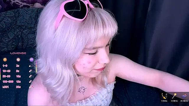 Snapshot of LolaDollyMur chatting on December 4, 2025, 7:13 pm LolaDollyMur online show from December 4, 2025, 7:13 pm