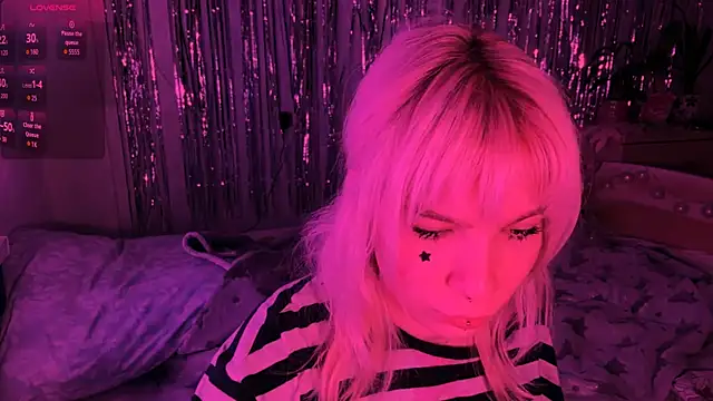 Snapshot of LolaDollyMur chatting on January 7, 2026, 7:19 pm LolaDollyMur online show from January 7, 2026, 7:19 pm