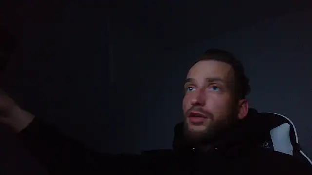 Snapshot of BonnieundKlyde chatting on December 5, 2025, 12:43 am BonnieundKlyde online show from December 5, 2025, 12:43 am