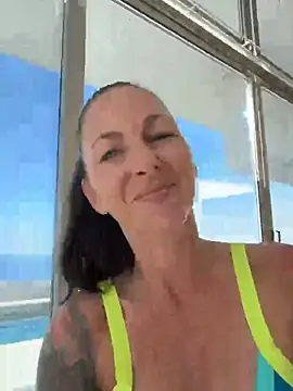 Snapshot of Mel-Mia chatting on March 5, 2026, 6:21 am Mel-Mia online show from March 5, 2026, 6:21 am