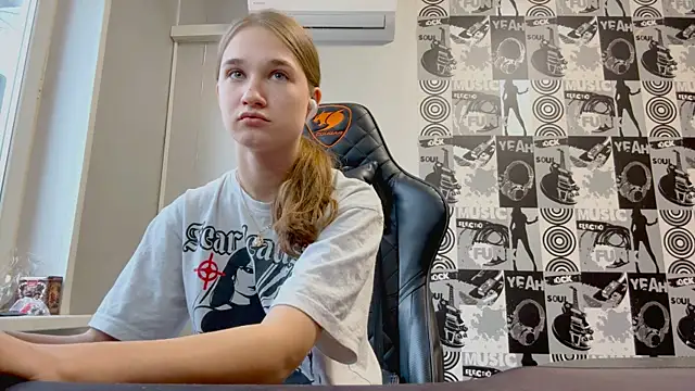 Snapshot of helgicuteness chatting on January 6, 2026, 11:14 am helgicuteness online show from January 6, 2026, 11:14 am