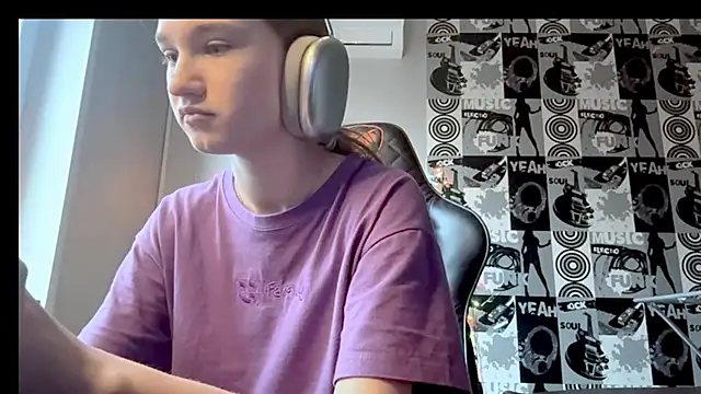 Snapshot of helgicuteness chatting on December 14, 2025, 7:25 am helgicuteness online show from December 14, 2025, 7:25 am