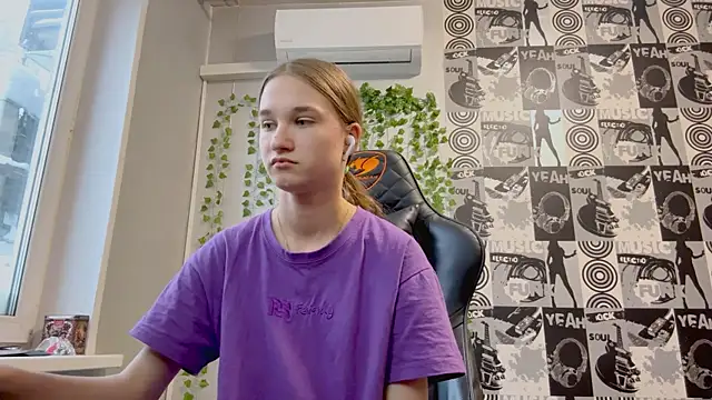 Snapshot of helgicuteness chatting on January 9, 2026, 9:05 am helgicuteness online show from January 9, 2026, 9:05 am