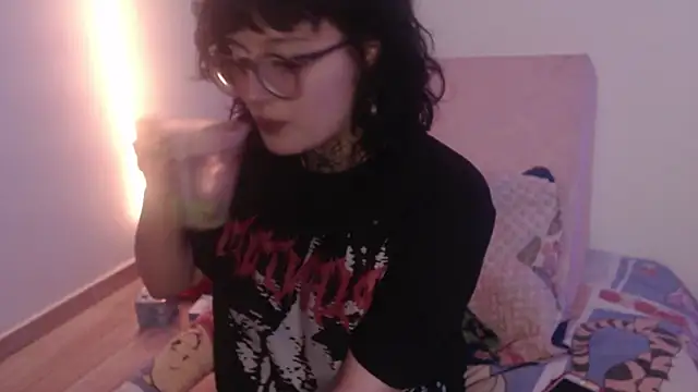 LittleStar666 online show from December 18, 2025, 12:05 am