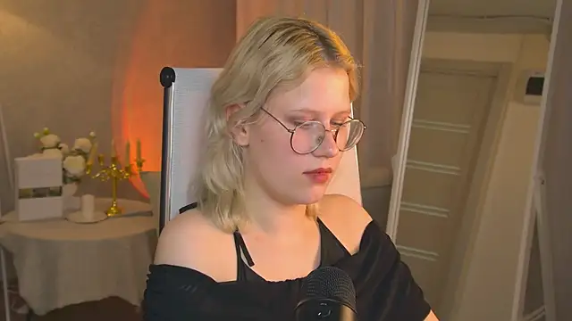 Snapshot of AgataLuuna chatting on December 3, 2025, 2:49 pm AgataLuuna online show from December 3, 2025, 2:49 pm