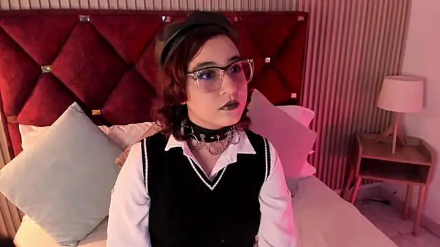 Kiri Velvet online show from April 15, 2026, 7:29 pm