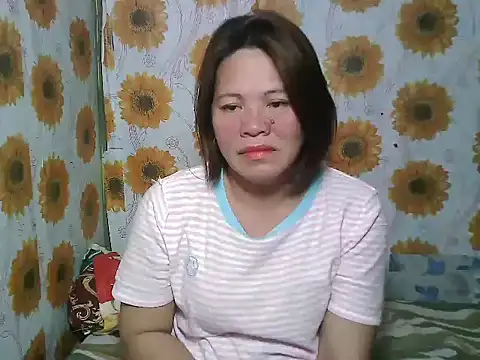 Smilinglovely online show from March 14, 2026, 2:06 am