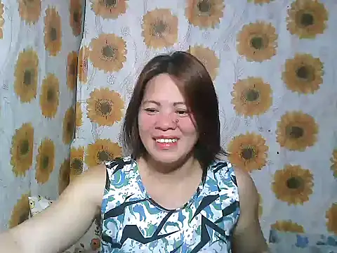 Smilinglovely online show from March 3, 2026, 6:53 am