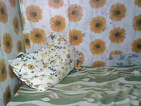 Smilinglovely online show from March 12, 2026, 10:14 pm