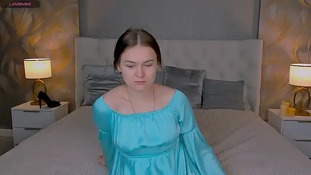 Snapshot of GLORIA_BLOOM chatting on November 30, 2025, 8:42 pm GLORIA BLOOM online show from November 30, 2025, 8:42 pm