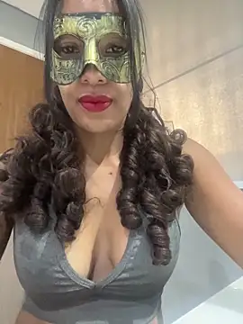 LunnaMaska online show from March 23, 2026, 1:11 pm