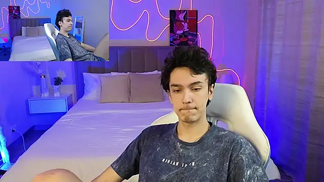 Snapshot of MoonlinSkinn chatting on February 14, 2026, 1:06 am MoonlinSkinn online show from February 14, 2026, 1:06 am