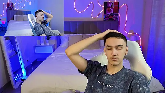 Snapshot of MoonlinSkinn chatting on February 19, 2026, 1:02 am MoonlinSkinn online show from February 19, 2026, 1:02 am