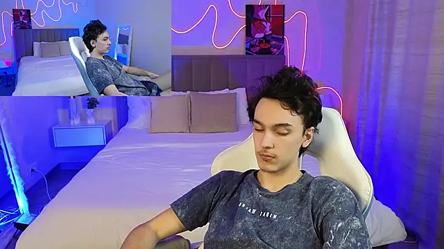 Snapshot of MoonlinSkinn chatting on February 15, 2026, 1:06 am MoonlinSkinn online show from February 15, 2026, 1:06 am