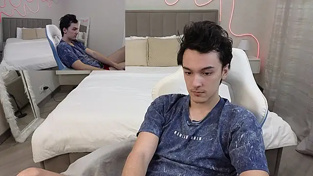 Snapshot of MoonlinSkinn chatting on February 12, 2026, 1:05 am MoonlinSkinn online show from February 12, 2026, 1:05 am