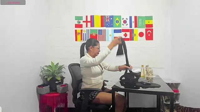 Snapshot of Miss_clarepocahose chatting on June 15, 2026, 1:06 am Miss clarepocahose online show from June 15, 2026, 1:06 am