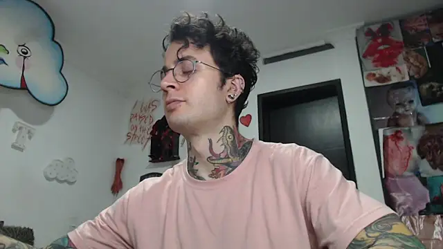 Snapshot of CryBoy13 chatting on November 29, 2025, 2:12 am CryBoy13 online show from November 29, 2025, 2:12 am