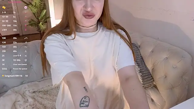 LucyLuice online show from November 28, 2025, 5:51 am