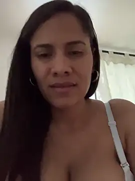 ambarsmith-as online show from November 26, 2025, 9:48 pm